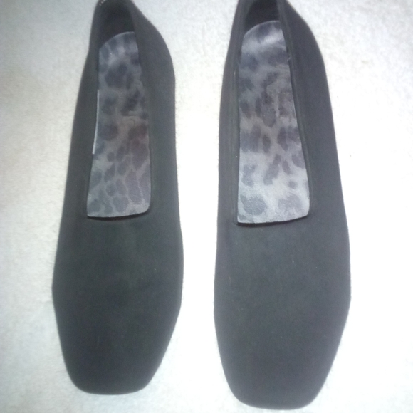 Vionic Powell Slip-On Black Stretch Fabric Low Wedge Heel Shoe. - Picture 4 of 7